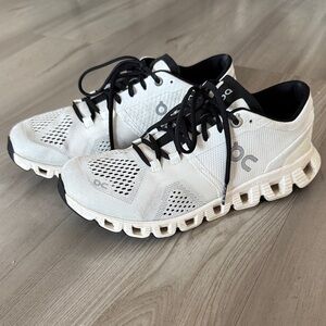 On Cloud X Black and White running shoes Size 6.5